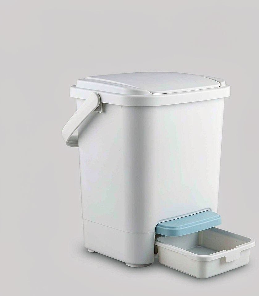 Bathroom pedal trash bin